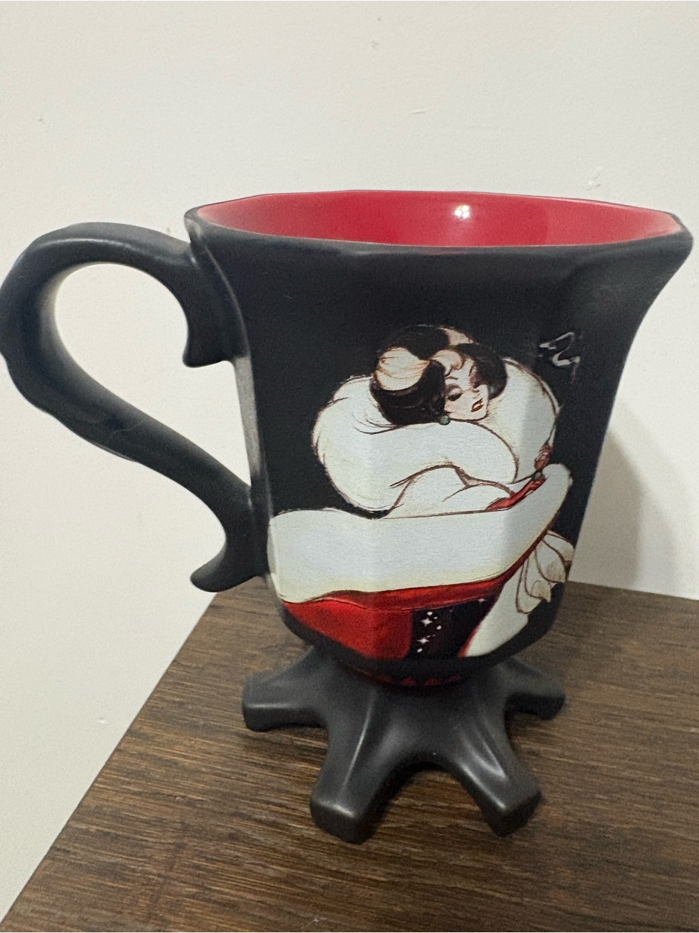 Disney Store Cruella Villains Designer Collection Pedestal Mug